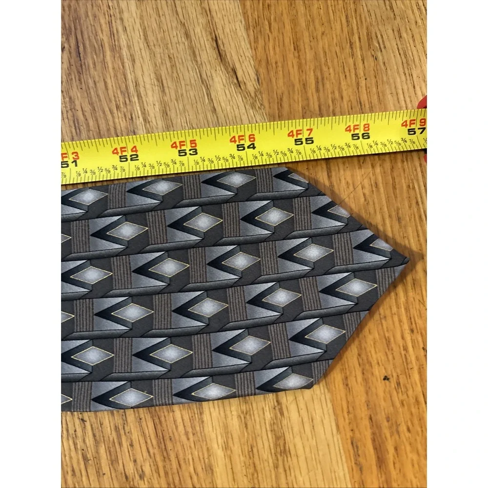 Croft & Barrow Gray Hand Made 100% Silk Men's Neck Tie Made In‎ China